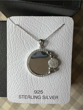 Elegant Silver Pendant Necklace